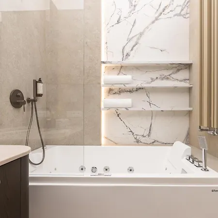 Native Wita Stwosza 20 Jacuzzi Apartamento