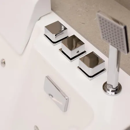Native Wita Stwosza 20 Jacuzzi Apartamento